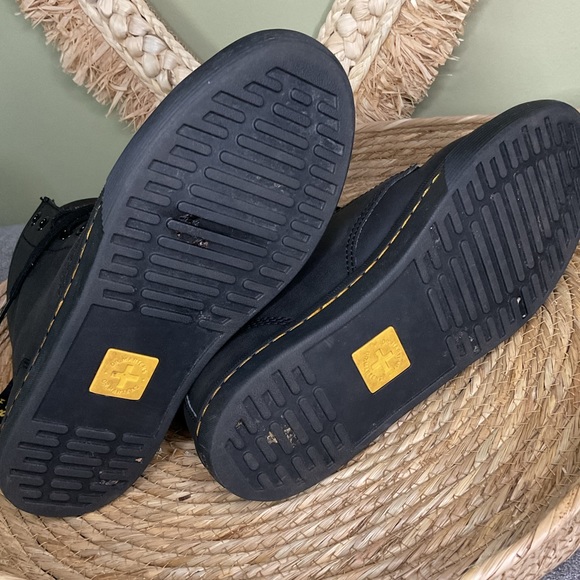 Womens Dr. Martens Sheridan 8-Eye Boot - matte Black Size 6 - Picture 5 of 12